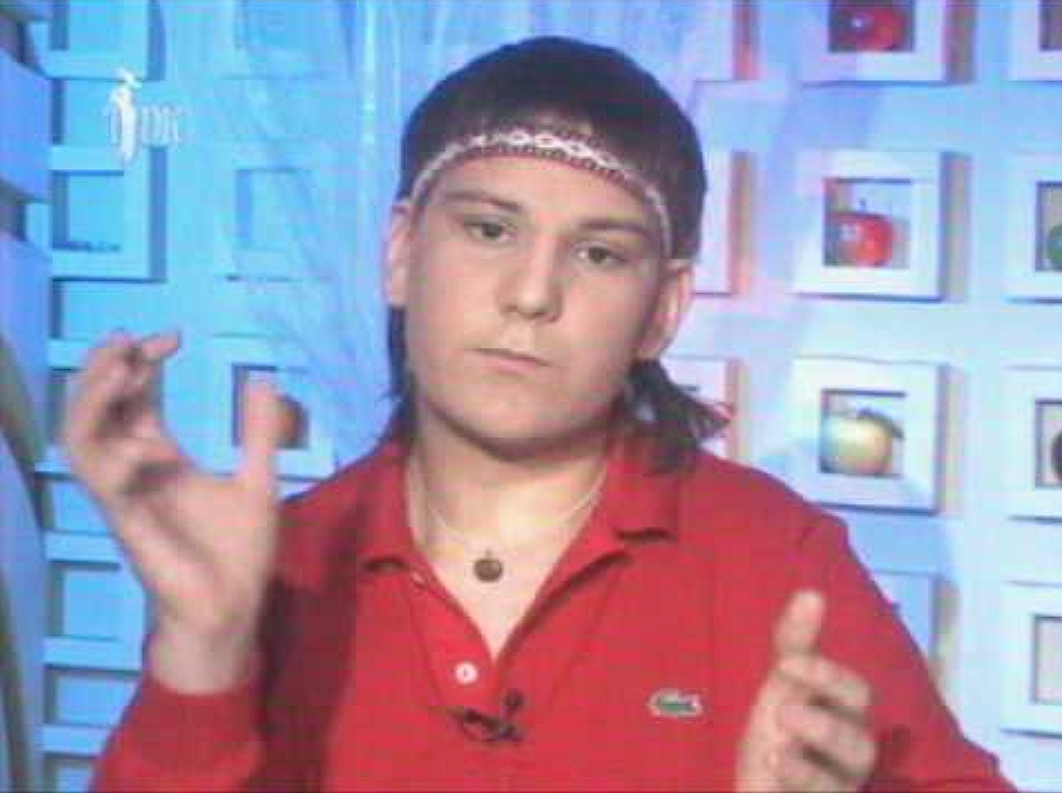 Алмаз Индиго изгоняет космической энергией сущность в виде гномика  через экран телевизора.