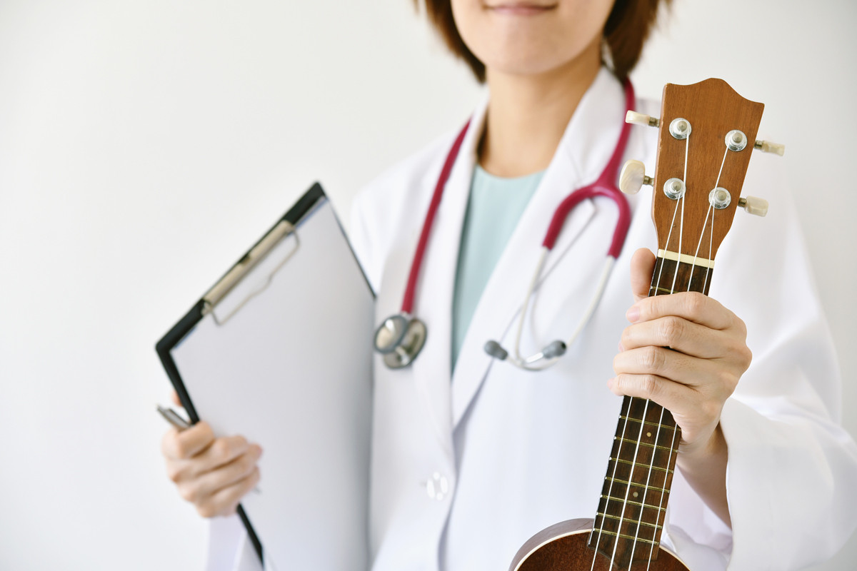 Песни доктор нужный. Музыкальная терапия. Музыкотерапия. Терапевтический эффект музыкальных инструментов. Музыкотерапия Эстетика.