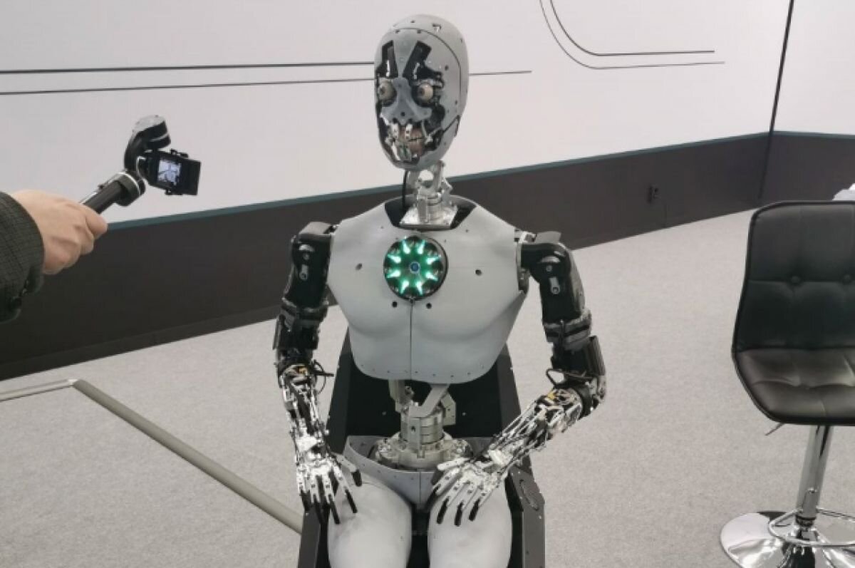    На ВЭФ представили нового человекоподобного робота из Перми