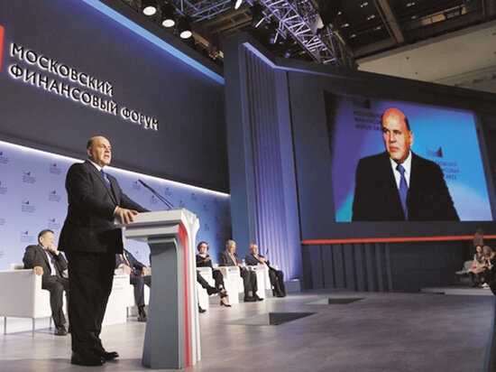     Премьер-министр на трибуне форума. government.ru