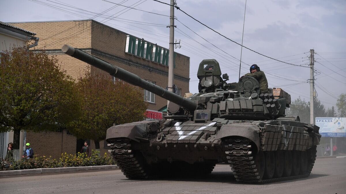    Танк Т-72БЗ ВС РФ на одной из улиц в © РИА Новости / Виктор Антонюк