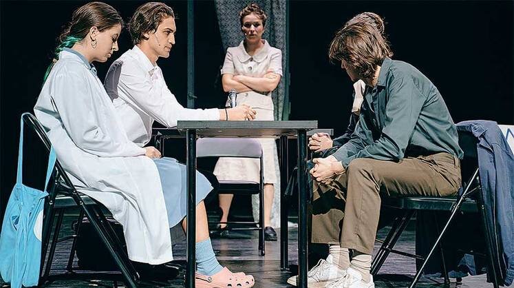    «ПРАКТИКА» Сергей Карабань в третий раз сотрудничает с «Практикой» как режиссер. Прежде он работал в соавторстве над спектаклями «Право на отдых» и Lorem Ipsum