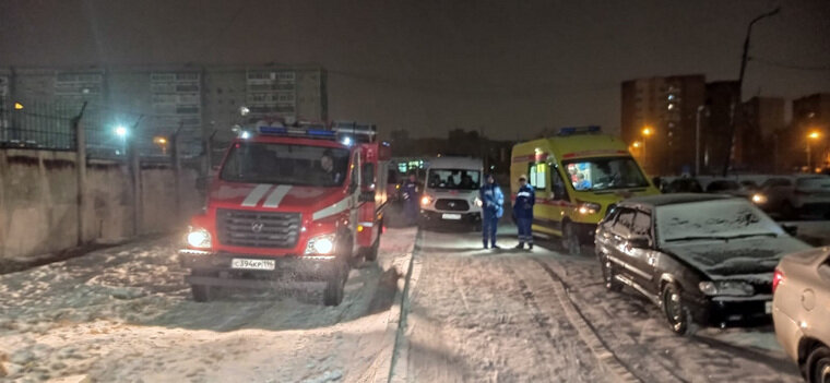    Пожар в квартире на улице Селькоровская 80/2 в Екатеринбурге «Оперативные Ночные новости»