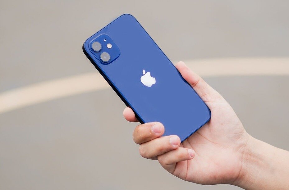    iPhone 12
