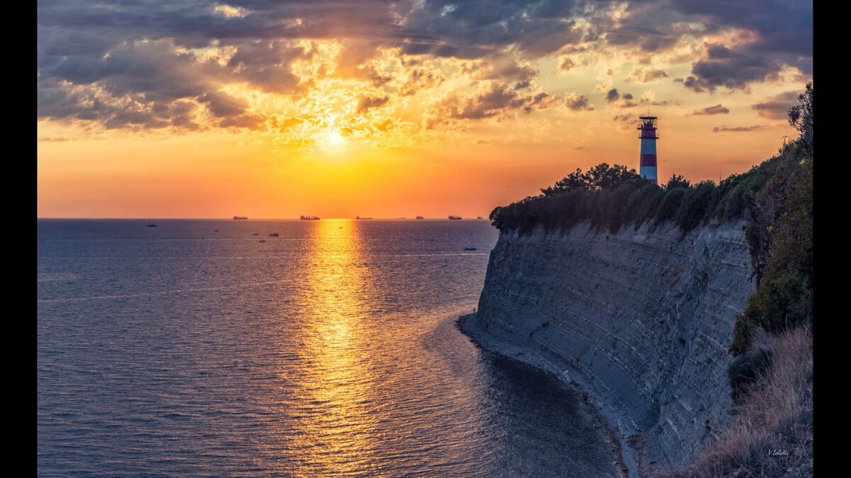 Геленджик. Толстый мыс. Здесь мы отдыхали. Фото из открытых источников.