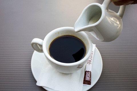 Есть вероятность, что ваш утренний кофейный ритуал проходит не так мирно, как бы вы хотели. Однажды утром вы, рискуя опоздать на работу, возможно, решите ударить по кофеину.-2