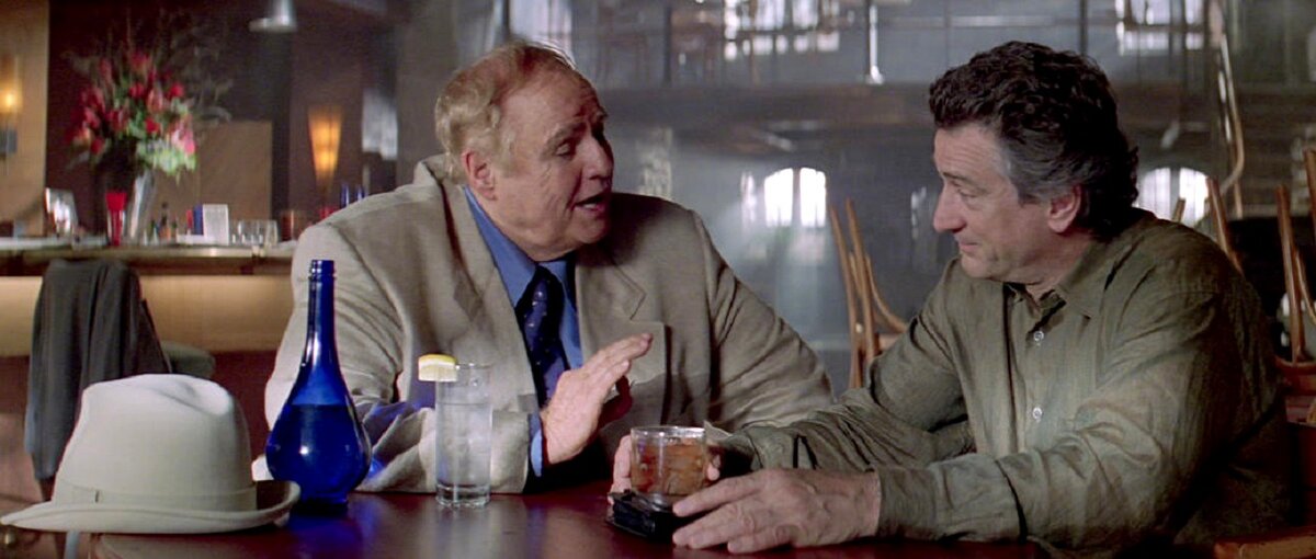 Дон Вито Корлеоне (Марлон Брандо и Роберт Де Ниро) делает самому себе предложение, от которого он не сможет отказаться - ну в каком ещё кино увидишь подобное? 