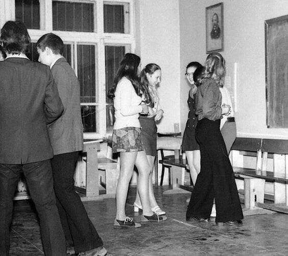 Рада приветствовать вас, дорогие читатели!
Сегодня я хочу рассказать вам о 70-х годах прошлого века. Время было просто удивительное! Наверно, самое спокойное время за всю историю Советского союза.-4-9