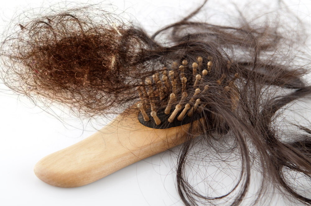 Влияние частого расчесывания  на выпадение волос