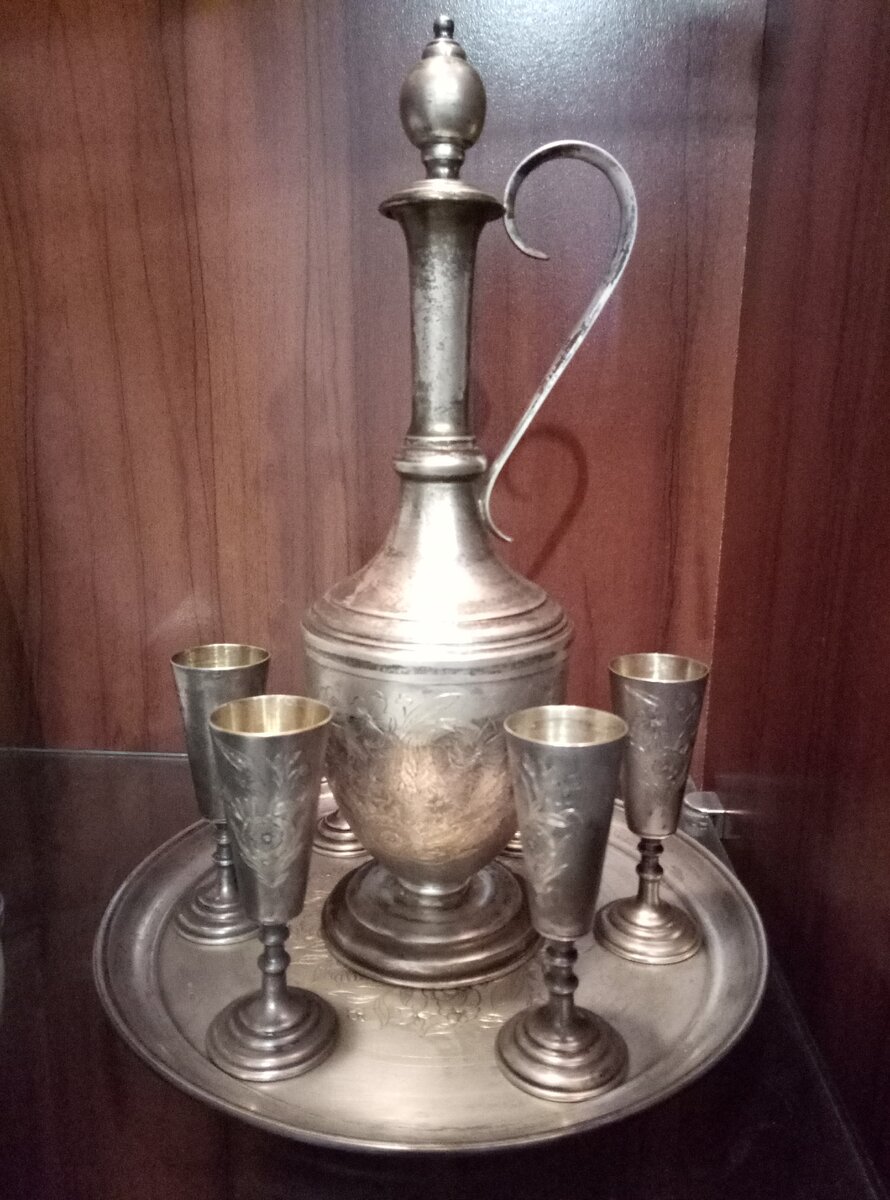 Ликерный набор - один из "экспонатов" нашего семейного музея.