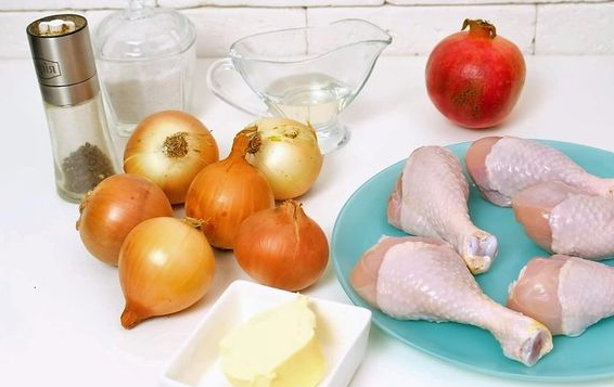 Подготавливаем продукты.