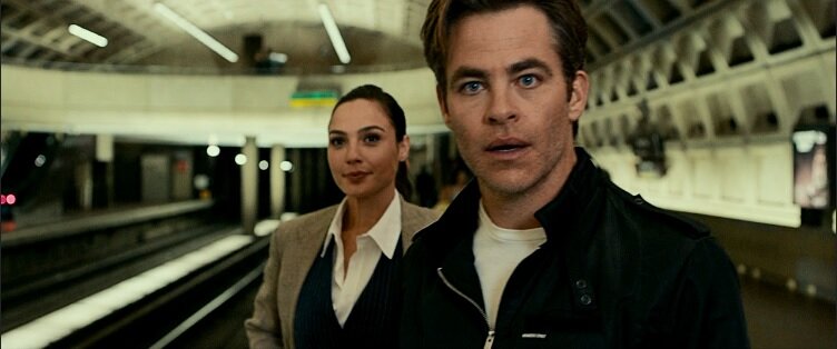 Диана Принс и Стив Тревор на скриншоте из фильма "Чудо-женщина: 1984"