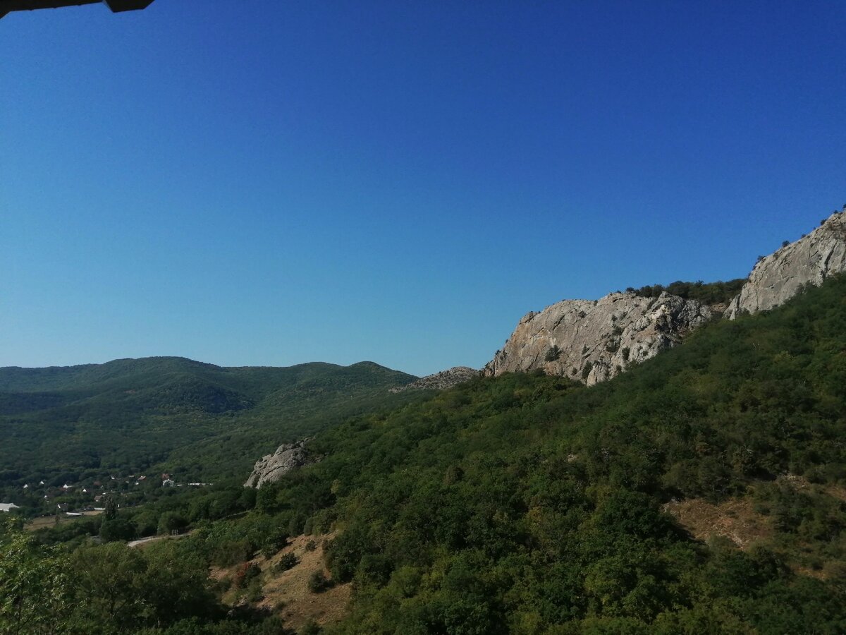 Горы недалеко от Судака