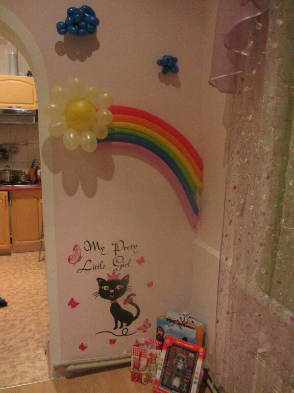 подарки ждали именинницу  в заветном уголке