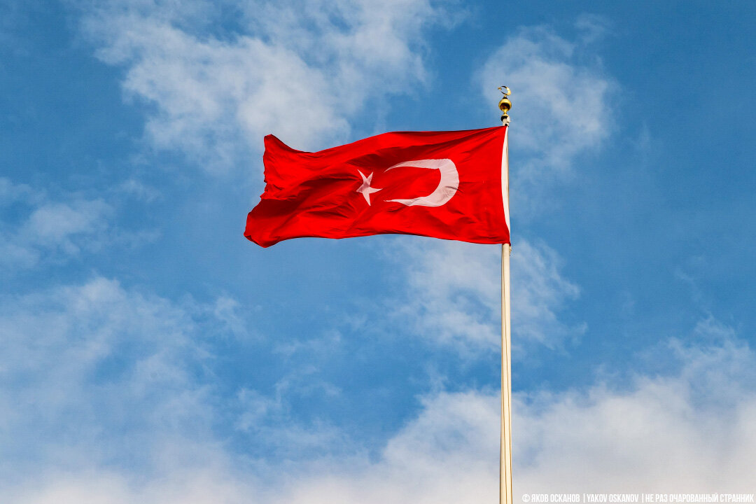 Сколько звезд на флаге турции. Флаг Турции. Турецкий флаг фото. Полумесяц флаг Турции.
