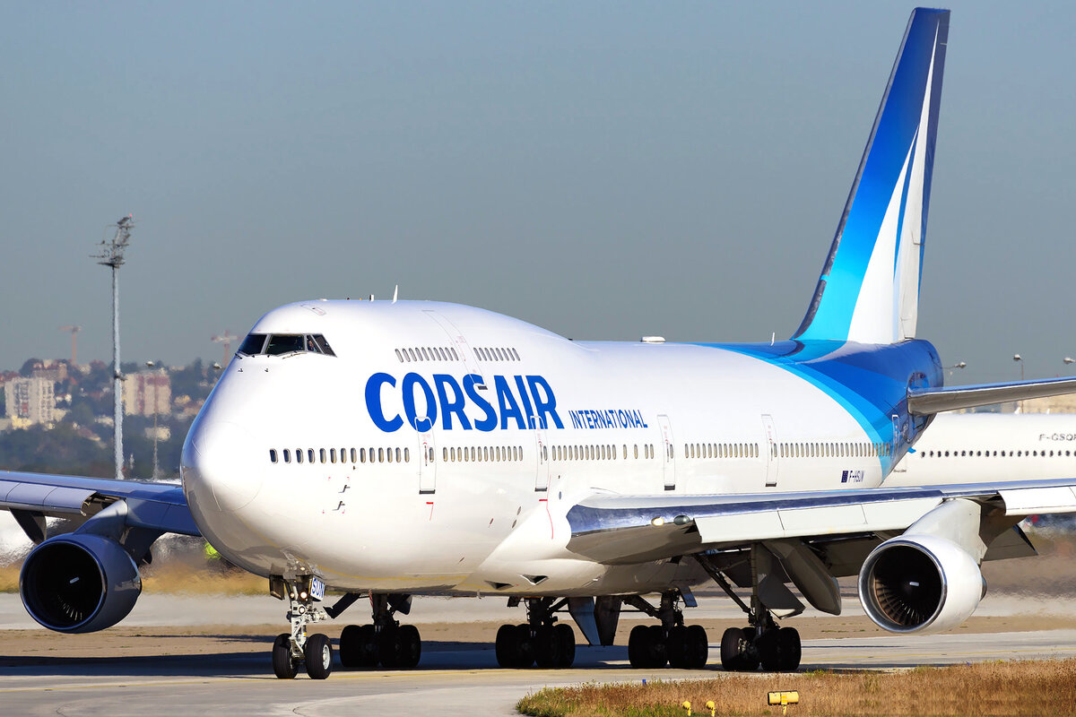 Именно из него и сделали грузовик для самолетов.