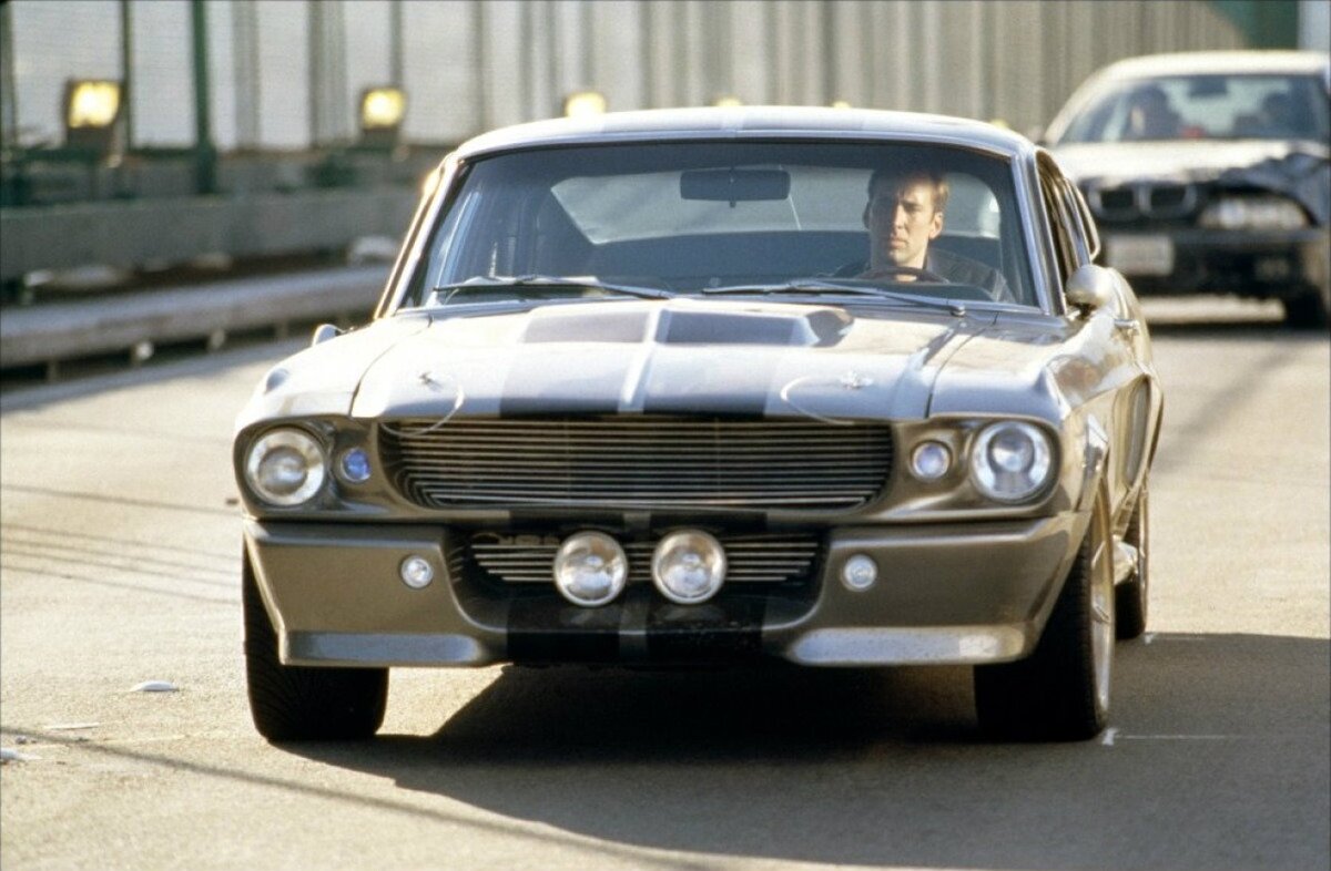 Кадр из фильма "Угнать за 60 секунд" 