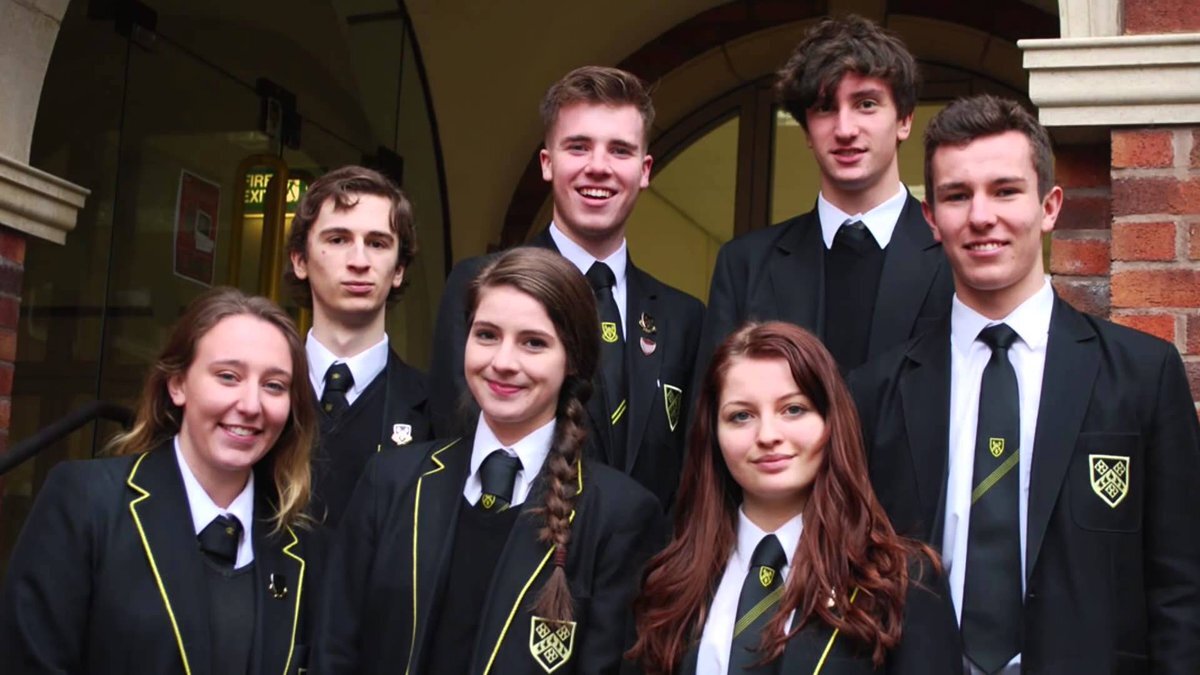 Школа. Студенческий колледжа в сша. Школьники в америке. Форма оксфорда. Primary school в британии.