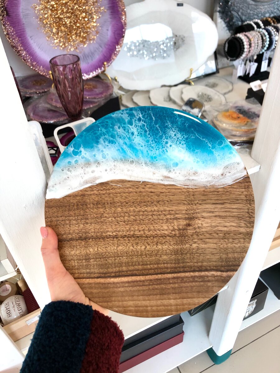 Море смолой на орехе