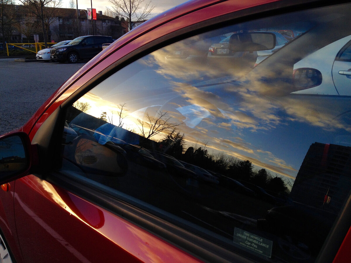 Что будет если смотреть в отражение на окне машины?