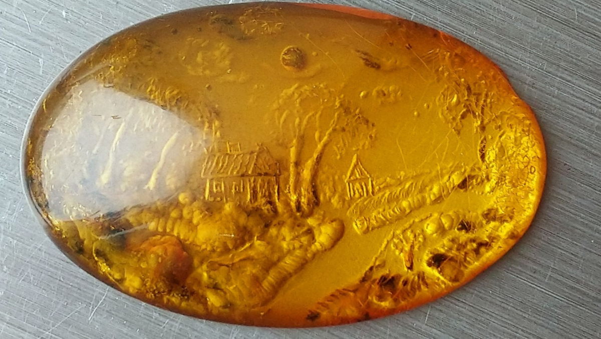 Янтарная инталия, внутренняя резьба. Кенигсберг