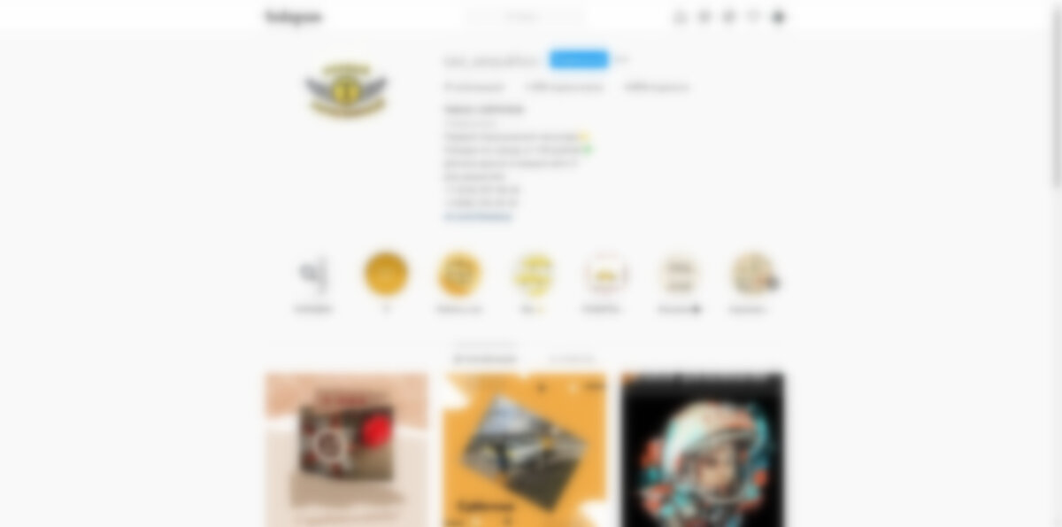 Размытый скриншот публичной страницы в социальных сетях.