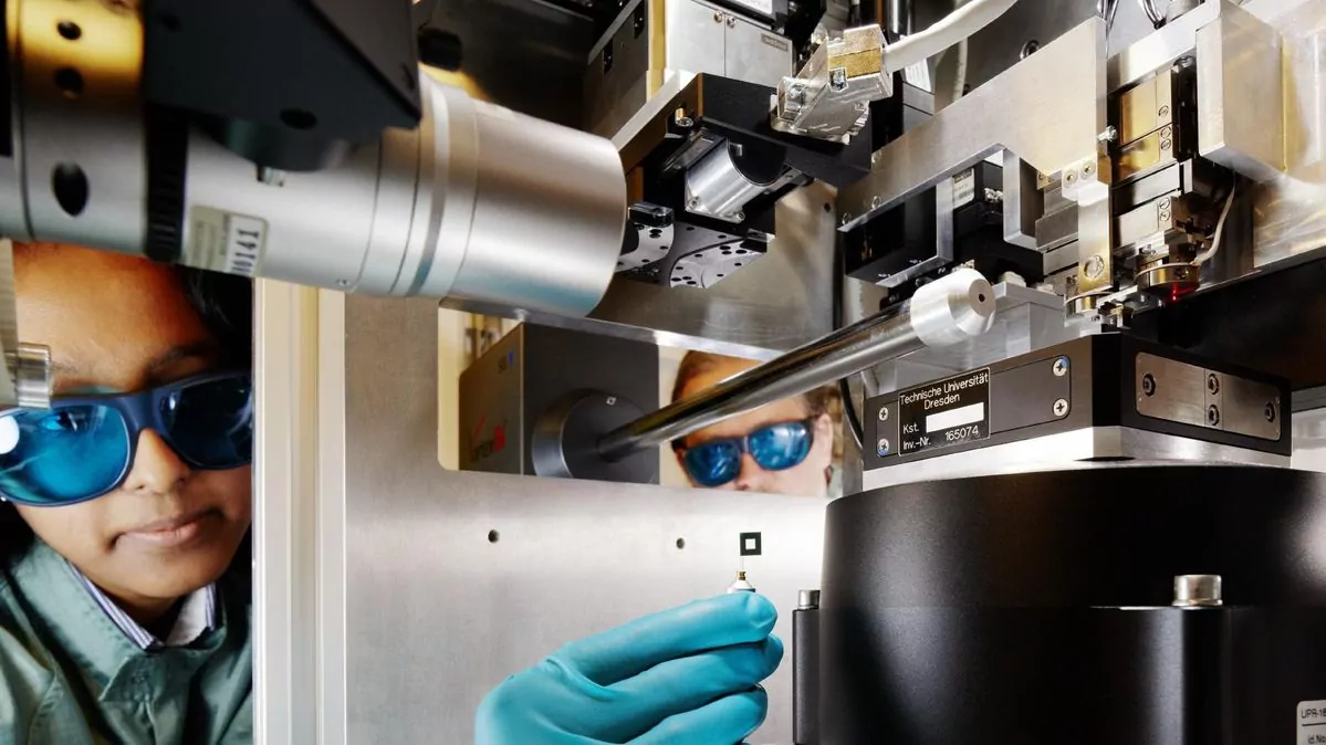 Ученые провели ультракороткие измерения на ускорителе PETRA III в DESY в Гамбурге, Германия. 
