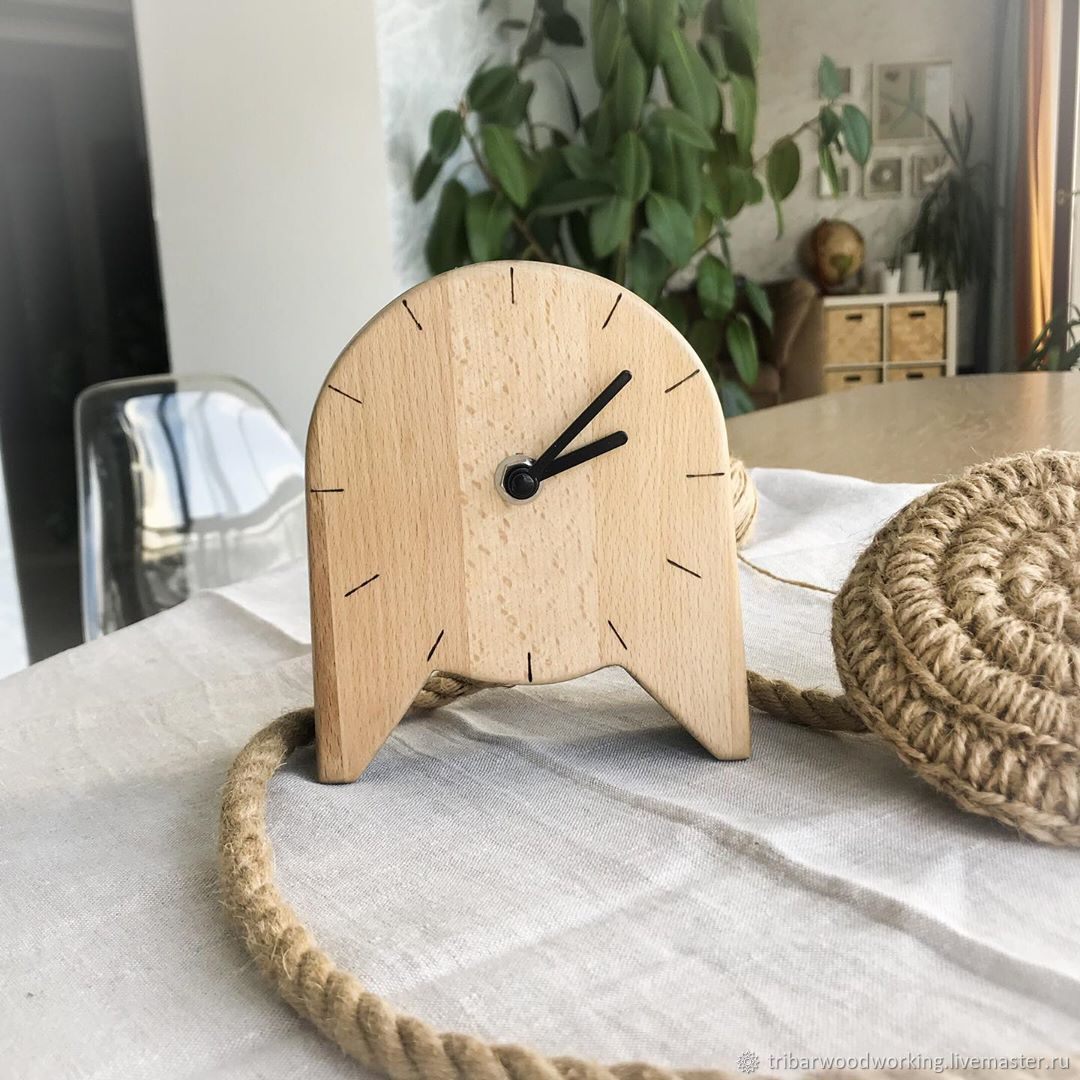 На фото: будильник, магазин SunnyJungle.Wood https://www.livemaster.ru/sunnyjunglewood