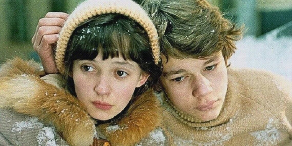 Татьяна Аксюта и Никита Михайловский в фильме "Вам и не снилось"