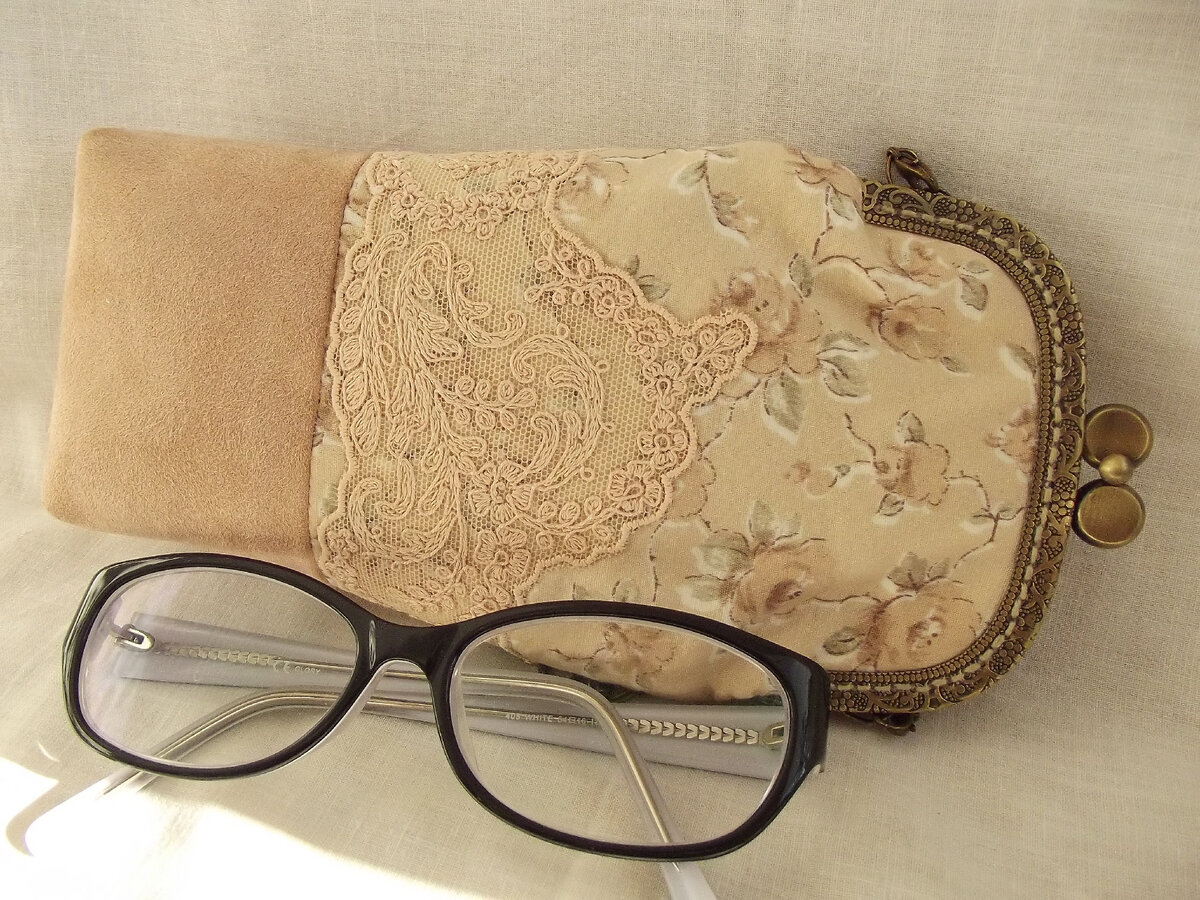 Очёчник текстильный с замшей. Фото автора