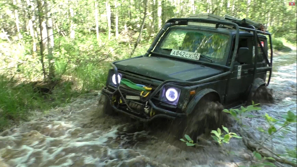 "Поколенные" лужи проходит ходом. 