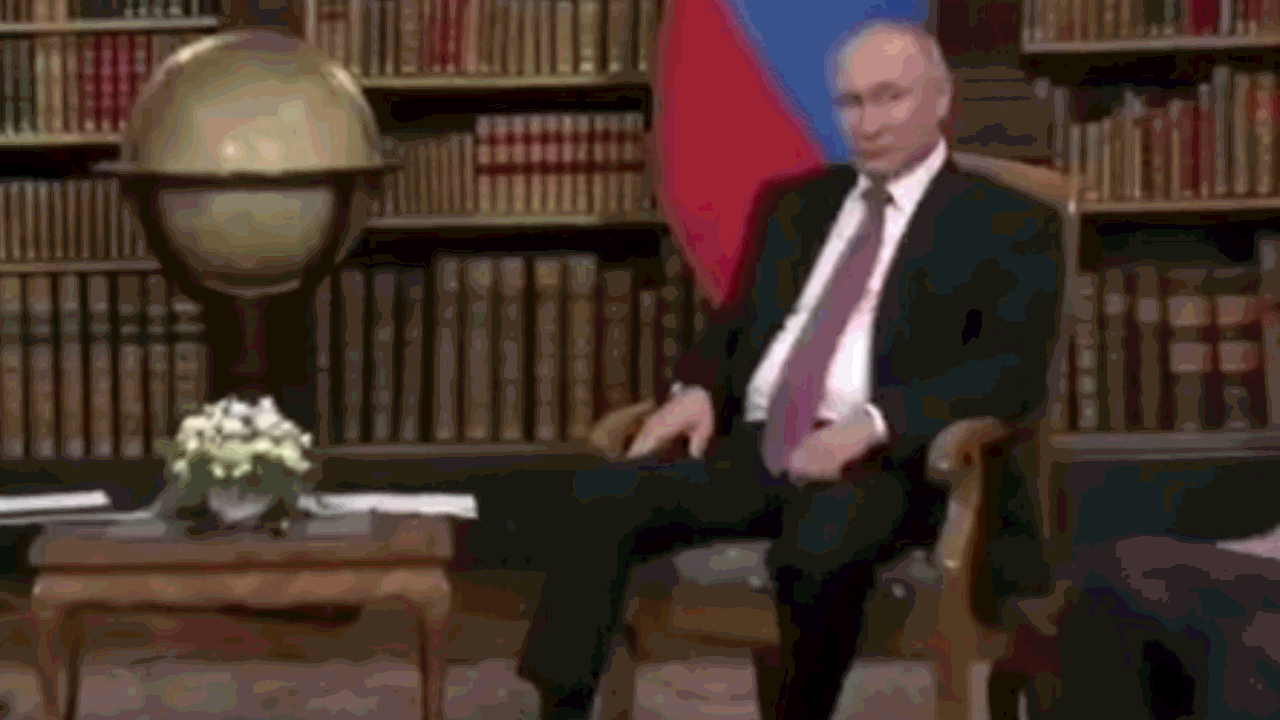 - Сергей Викторович, мне ему что-то сказать? Источник: РИА «Новости»