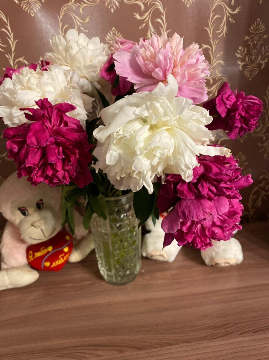 Быстро так вянут они...