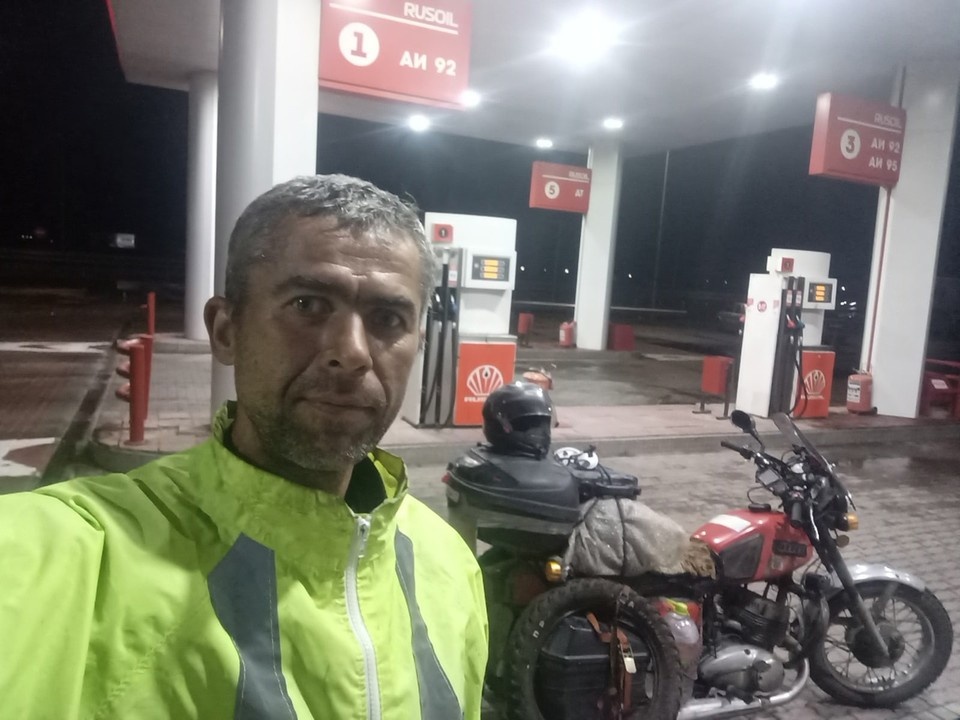     Последние сутки крымчанин провел в Ростове-на-Дону - там его ждала дочь. Фото: Антон Юрков\VK
