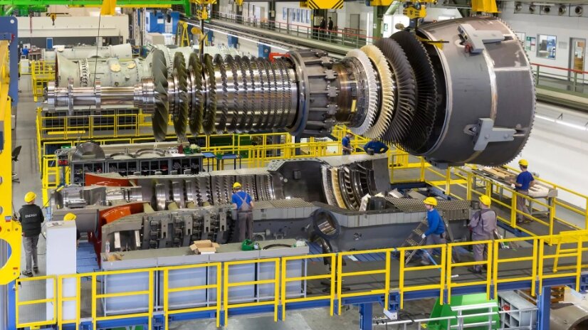 После скандальной поставки газовых турбин в Крым, что противоречило санкциям США, компания "Siemens" подала заявку в Минпромторг на заключение специального инвестконтракта (СПИК) для 100%-й локализации в России производства газовых турбин большой мощности. Так "Siemens" планировал локализовать производство турбин в России с 2020 года до 70%, а к 2023 году - до 100%.