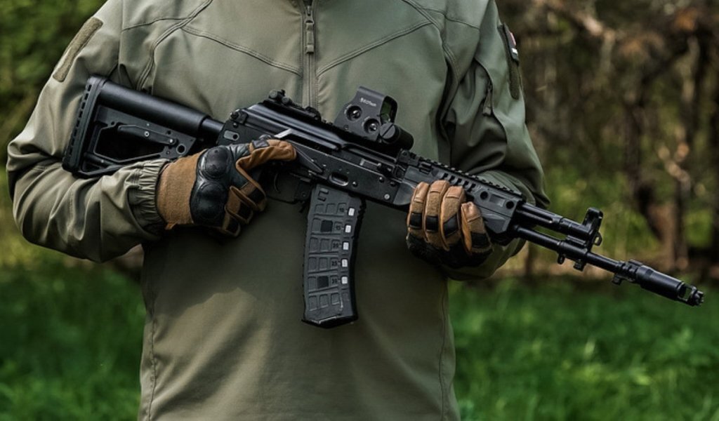 АК-12 стрелковое оружие нового образца принято на вооружение в МО РФ.