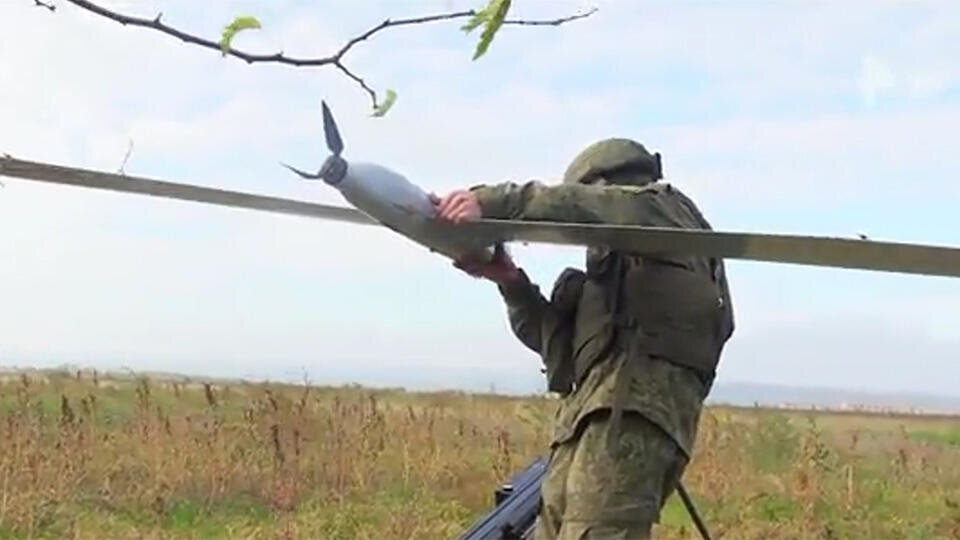     Десантники разносят технику ВСУ при помощи роя беспилотников скриншот видео