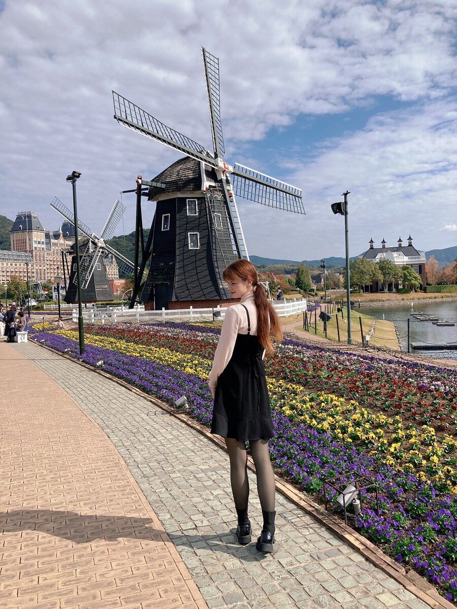 Автор блога в парке Huis ten Bosch, о котором речь пойдёт ниже