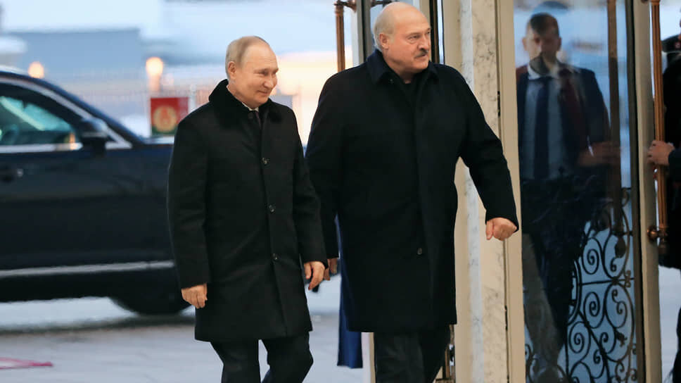 Фото: пресс-служба президента РФ📷Владимир Путин (слева) и Александр Лукашенко во время встречи