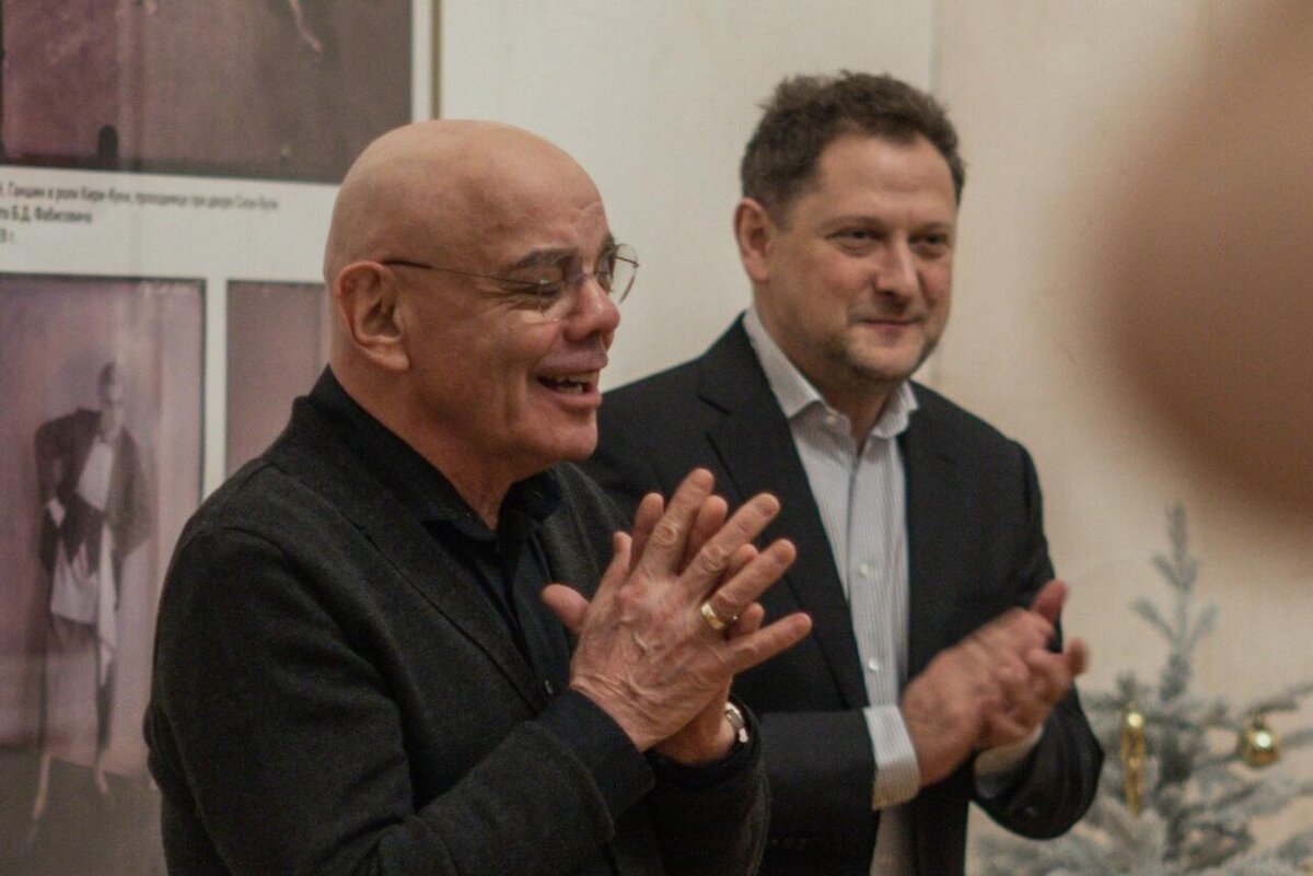    Константин Райкин и Евгений Писарев поздравляют новых победителей театральной премии театра им. Пушкина. пресс-служба театра им. Пушкина, Милана Романова