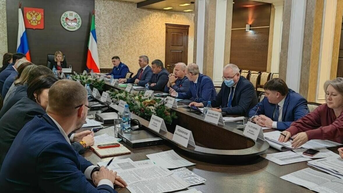     Правительство Хакасии подписало постановление о создании муниципального совета. «Новая Хакасия» разобралась, что это такое и чем будет заниматься.