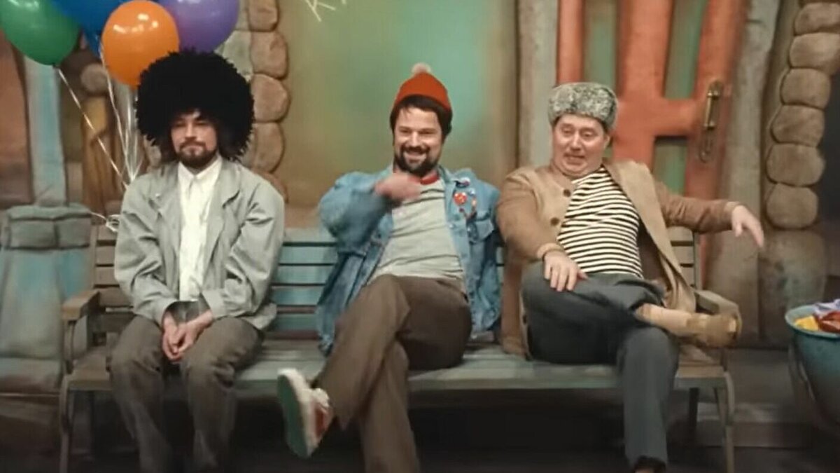     В эту ночь онлайн-кинотеатр Kion снял из эфира новогодний телеспектакль «Происшествие в стране Мульти-Пульти» с участием Ивана Урганта