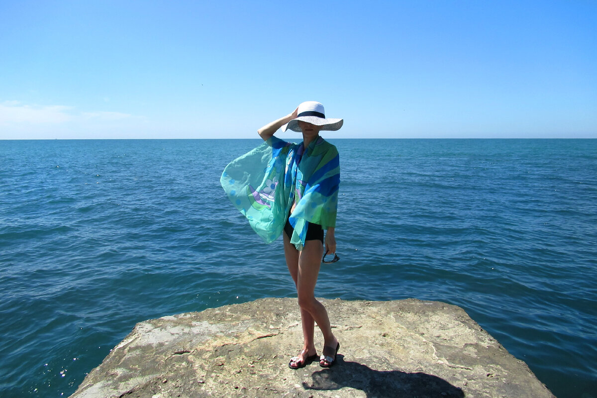 Вот так я выглядела тогда. Плечи и грудная клетка предусмотрительно прикрыты парео, иначе картина была бы совсем удручающая