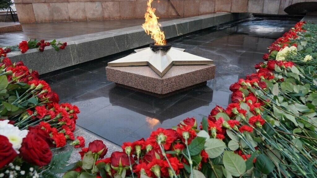     Соболезнования родным и близким военнослужащих, погибших в результате обстрела здания ПТУ в Макеевке на территории ДНР, выразил глава Удмуртии Александр Бречалов. Сегодня, 4 января, стало известно, что количество погибших в результате удара по пункту дислокации военных увеличилось до 89 человек.