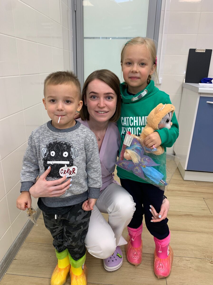 Светлана Кожемякина - детский стоматолог со своими маленькими пациентами в отделении ЭспаДент | KIDS