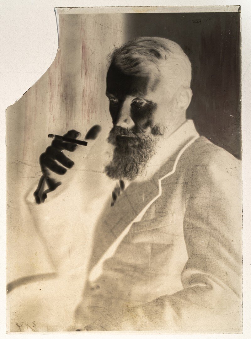 Негативное изображение на стекле