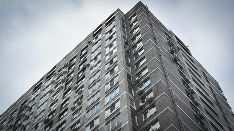     В Ростове-на-Дону жителям аварийного дома в переулке Кривошлыковском, 4 предложили взять ипотеку и переехать в новостройки.