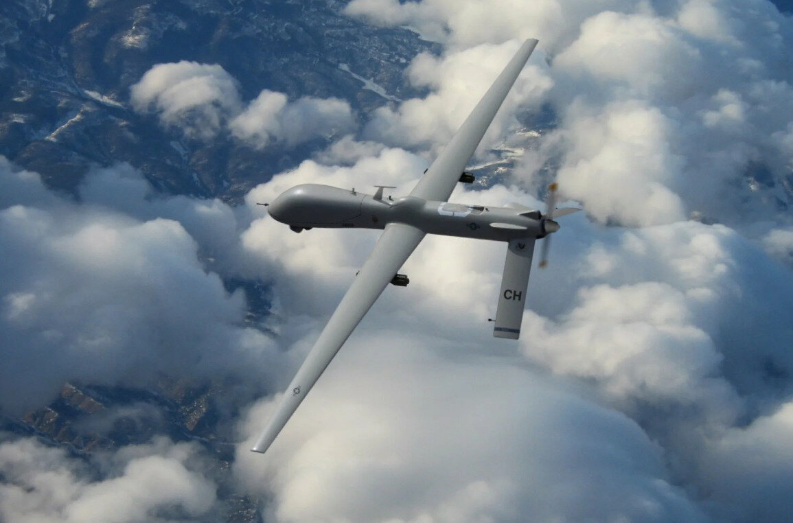 Беспилотник парит на небесах.  фото: картинки  яндекса.