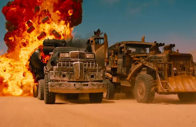 Кадр из фильма «Безумный Макс: Дорога ярости»