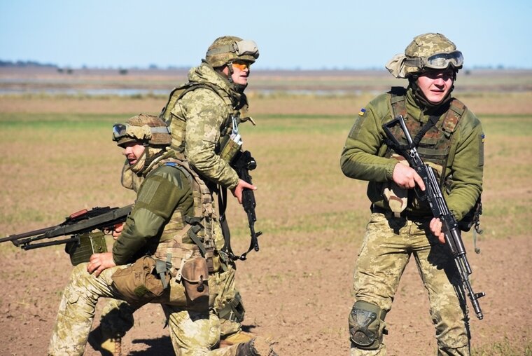    Украина вынуждена сохранять личный состав на границах, где не идут боевые действия, сказал Анатолий Матвийчук